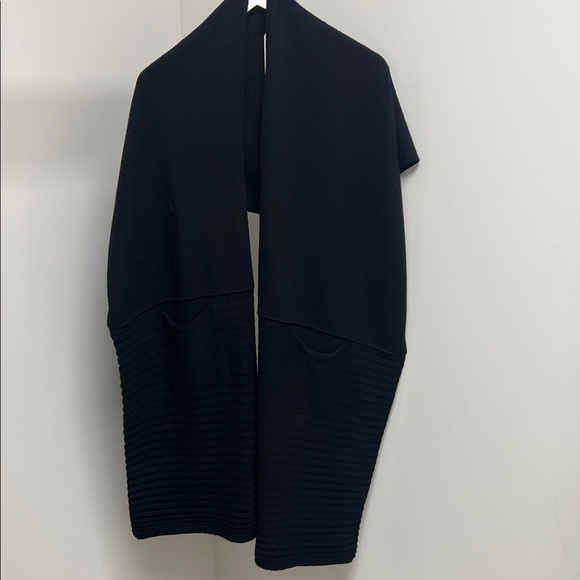 Sarah Pacini Accessories - Sarah Pacini Black Knit Scarf